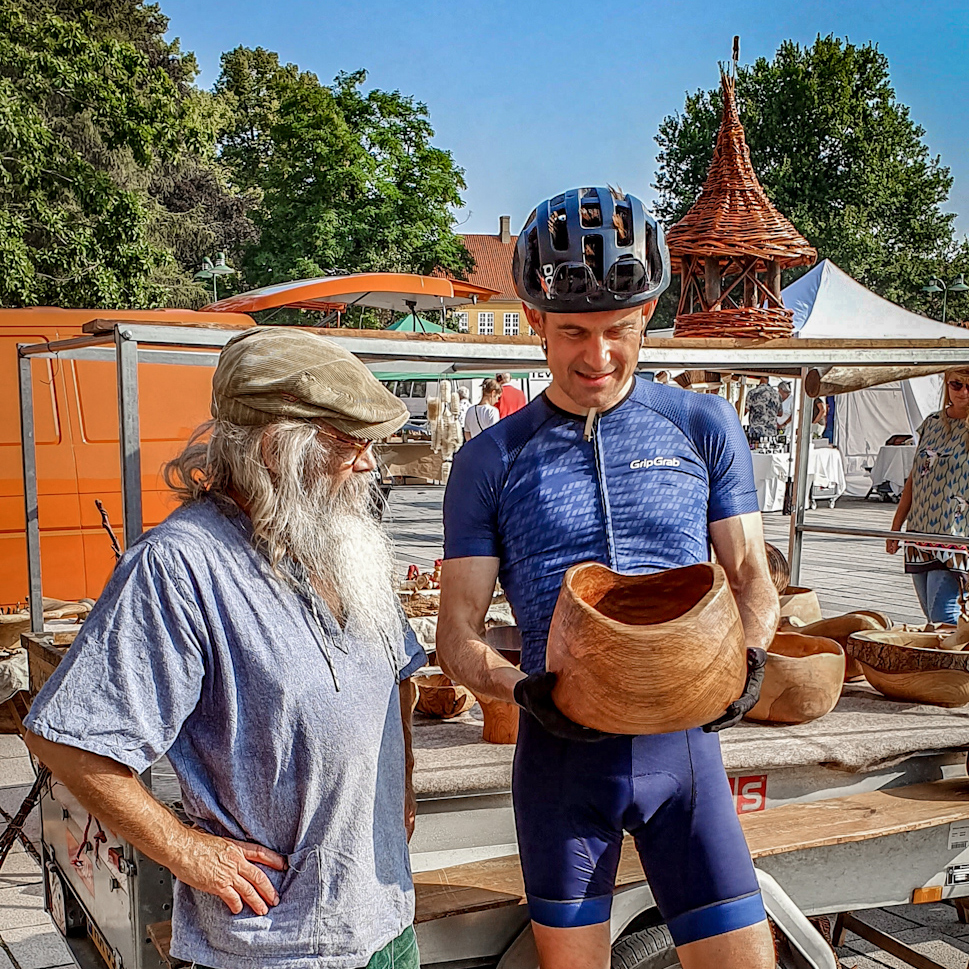 Saturday market in Roskilde. Kristian fell in love with a beautiful oak bowl made by Per Benno.